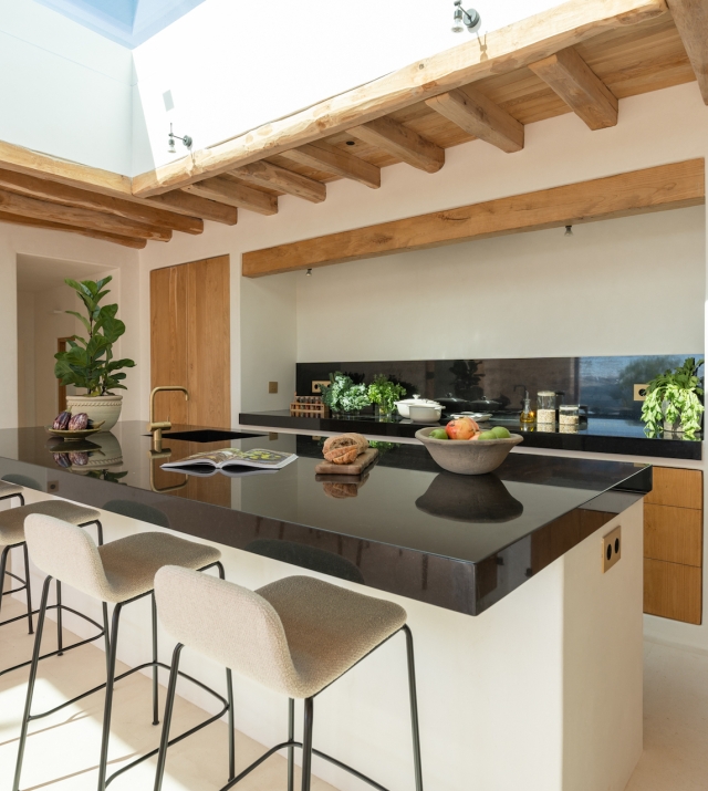 Resa Estates finca blakstad te koop vastgoed Ibiza kitchen.jpg